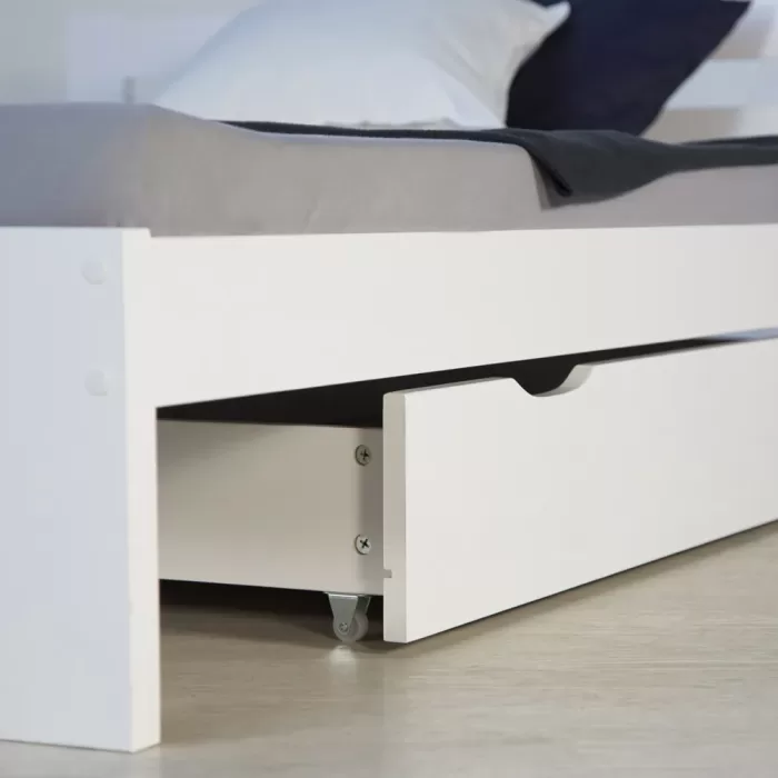 Massivholzbett 140x200 – Doppelbett mit Bettkasten und Kopfteil – Farbe: Weiß