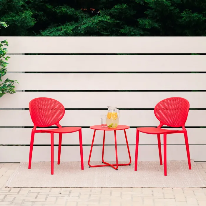 Vier wetterfeste Gartenstühle - Stapelbare Outdoor-Terrassenstühle für sonnige Stunden - Farbe: Rot