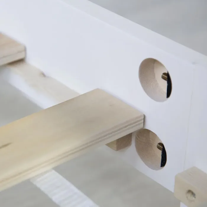 Massivholzbett 140x200 - Doppelbett aus Echtholz mit Komfort Kopfteil - Farbe: Weiß