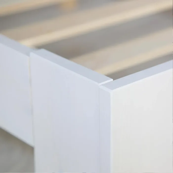 Massivholzbett 180x200 - Doppelbett aus Echtholz mit Komfort Kopfteil - Farbe: Weiß