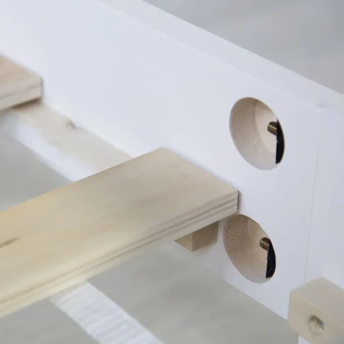 Massivholzbett 180x200 - Doppelbett aus Echtholz mit Komfort Kopfteil - Farbe: Weiß